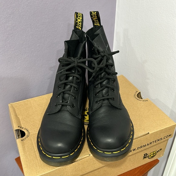 Original Doc Dr. Martens 1460 Pascal Black Boots size 7 - Picture 3 of 6